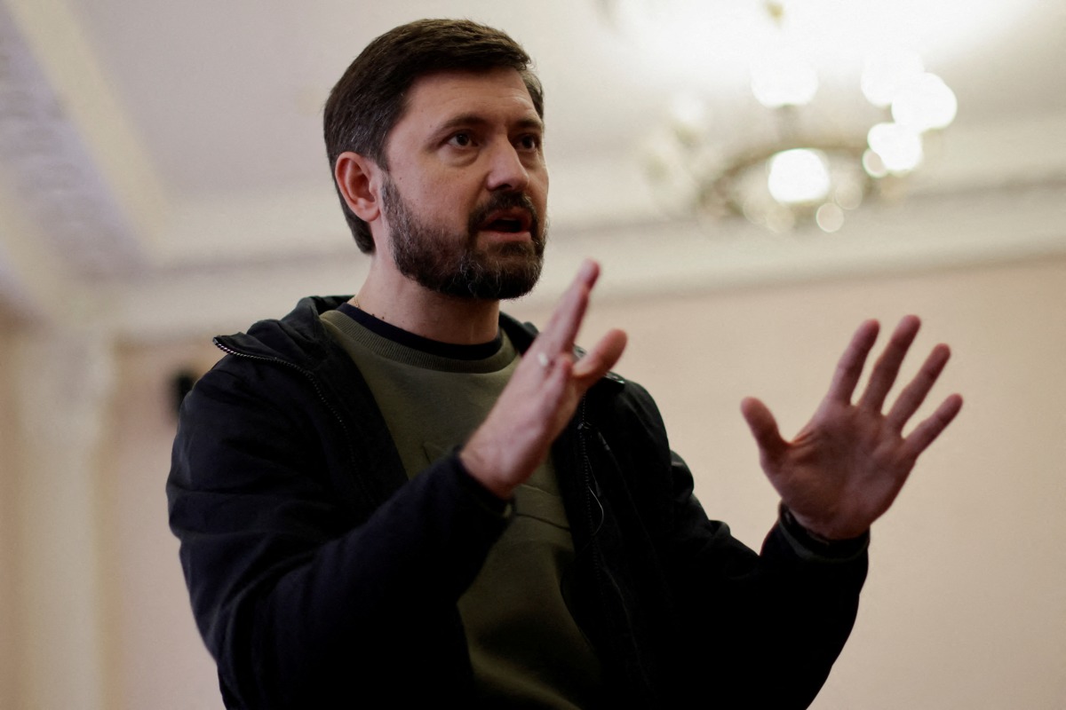 FILE PHOTO: Mariupol Mayor Vadym Boichenko speaks during an interview with Reuters, amid Russia's invasion of Ukraine, at an undisclosed location in Ukraine, April 21, 2022. REUTERS/Ueslei Marcelino/File Photo
