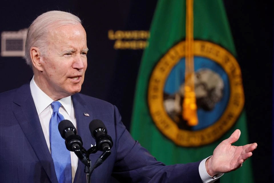 U.S. President Joe Biden delivers remarks on the economy, healthcare and energy costs to families, at Green River College in Auburn, Washington, U.S. April 22, 2022. REUTERS/Jonathan Ernst

