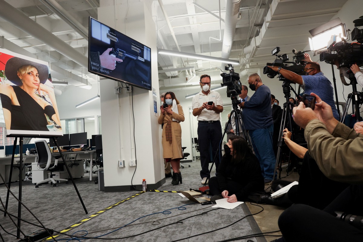 FILE PHOTO: Members of the media watch an animated presentation re-enactment of the accident with Halyna Hutchins, who was accidentally shot dead by actor Alec Baldwin, in Los Angeles, California, U.S., February 15, 2022. REUTERS/Mario Anzuoni/File Photo
