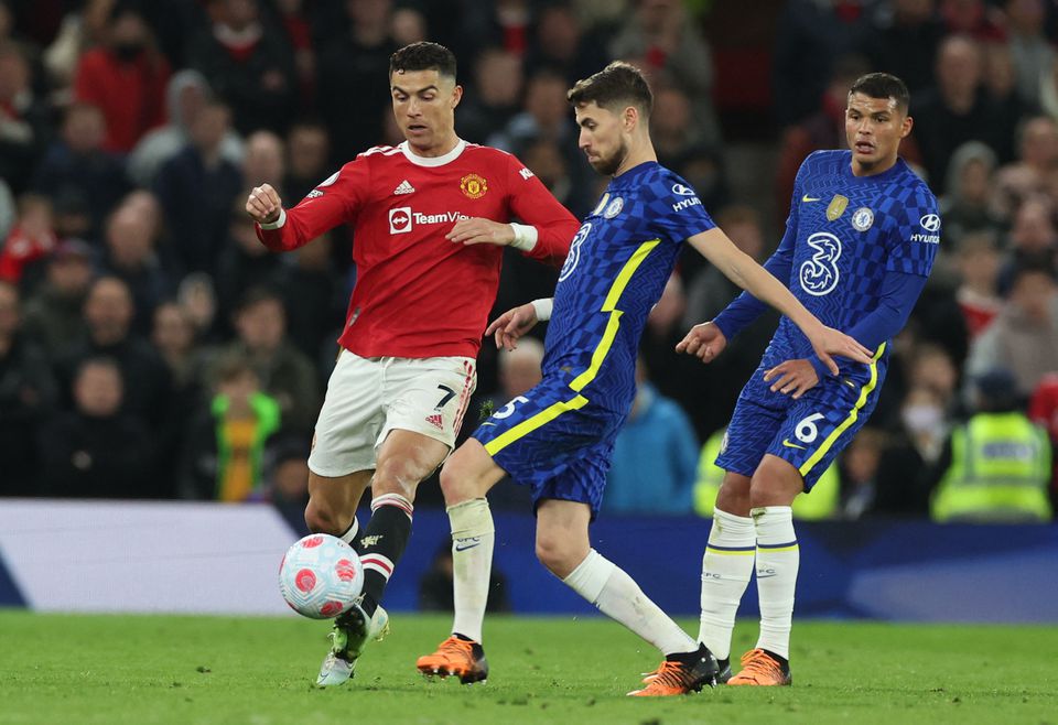 Manchester United's Cristiano Ronaldo in action with Chelsea's Jorginho REUTERS/Phil Noble


