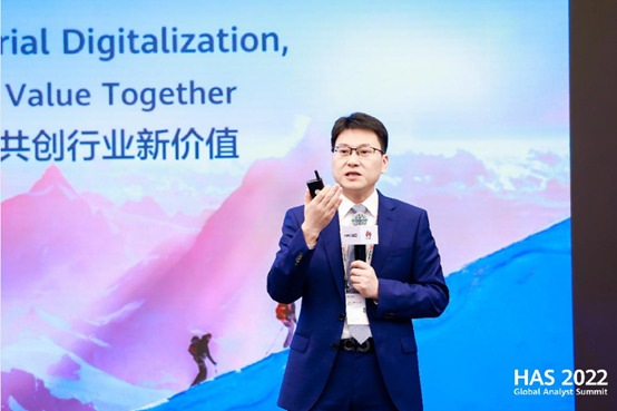 Chen Banghua, Vice President of Huawei Enterprise BG, delivering the keynote speech during the event.