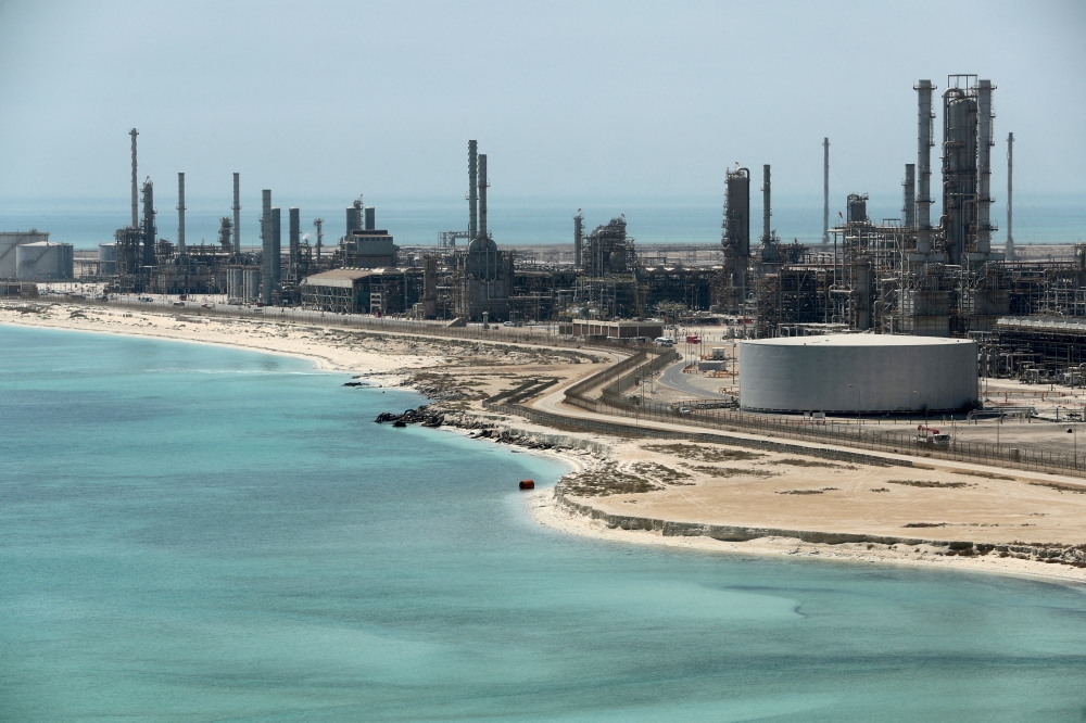 General view of Saudi Aramco's Ras Tanura oil refinery and oil terminal in Saudi Arabia May 21, 2018. Reuters/Ahmed Jadallah/File Photo