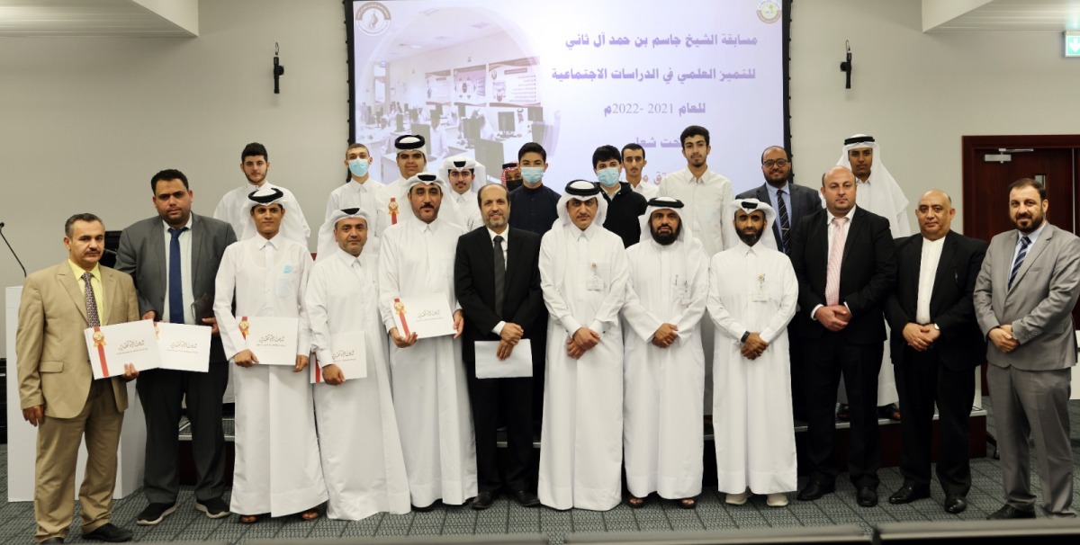 Winners with officials during the honouring ceremony.