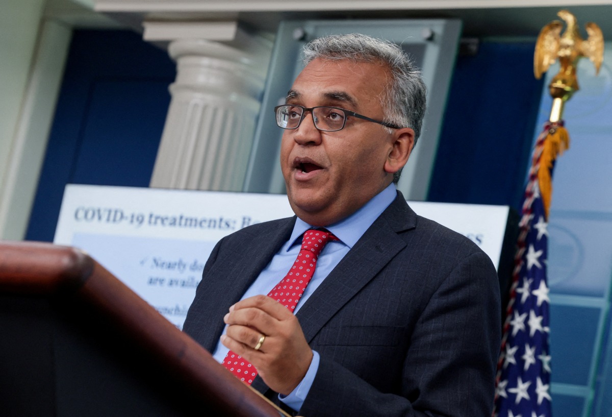 FILE PHOTO: Dr. Ashish Jha, Coordinator of the COVID-19 Response, speaks to reporters during the daily press briefing at the White House in Washington, U.S., April 26, 2022. REUTERS/Evelyn Hockstein/File Photo
