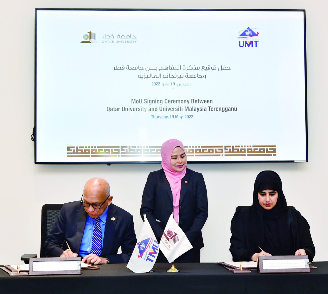 Prof. Mariam Al Maadeed, Vice-President for Research and Graduate Studies at QU, and Prof. Dr. Dato Mazlan Abd. Ghaffar, Vice-Chancellor of UMT, sign the MoU.