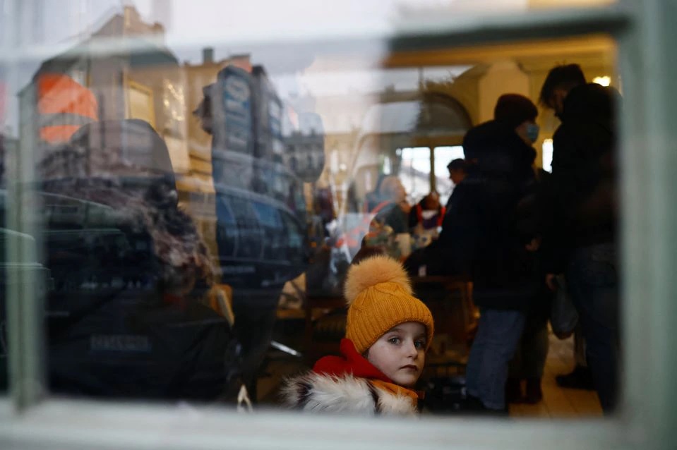 FILE PHOTO: A child looks out of a window in a temporary accommodation for refugeesPicture taken March 4, 2022. Picture taken through a glass window. REUTERS/Yara Nardi


