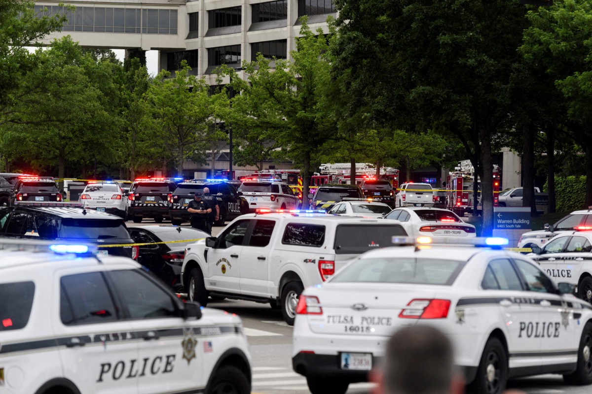 Emergency personnel work at the scene of a shooting at the Saint Francis hospital campus, in Tulsa, Oklahoma, June 1, 2022. REUTERS/Michael Noble Jr. 