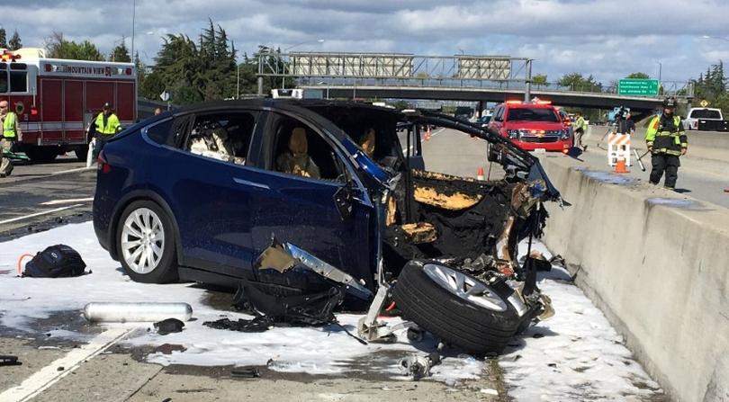 FILE PHOTO: Rescue workers attend the scene where a Tesla electric SUV crashed into a barrier on U.S. Highway 101 in Mountain View, California, March 25, 2018. KTVU FOX 2/via REUTERS

