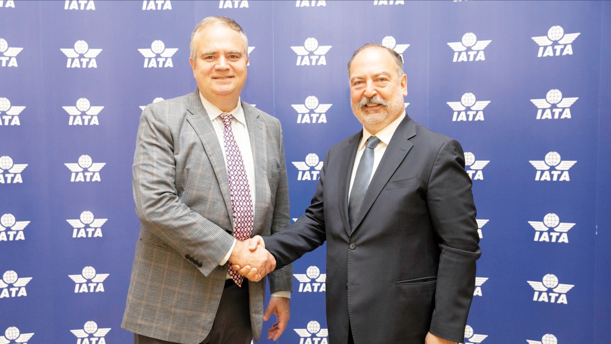 Mehmet Tevfik Nane (right) will succeed Robin Hayes (left) as the Chair of the IATA Board of Governors.