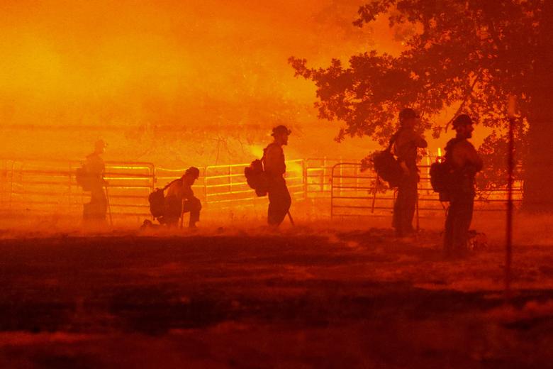 Firefighters look on as the Oak Fire burns in Darrah in Mariposa County, California, July 22.  REUTERS/David Swanson