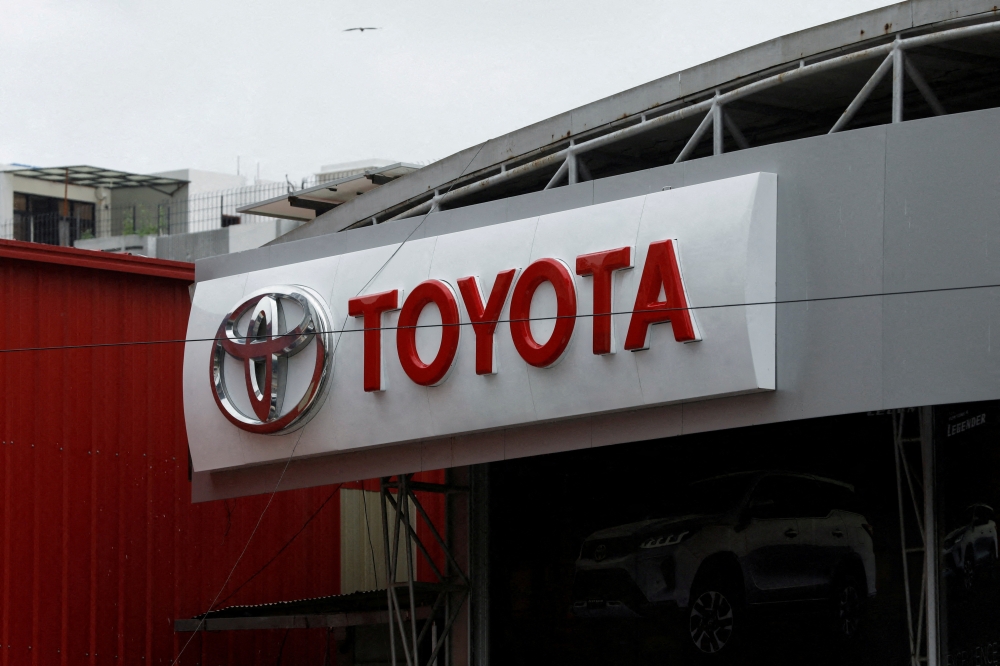 FILE PHOTO: Toyota's logo is seen at a Toyota Society Motors showroom in Karachi, Pakistan, July 27, 2022. REUTERS/Akhtar Soomro/File Photo