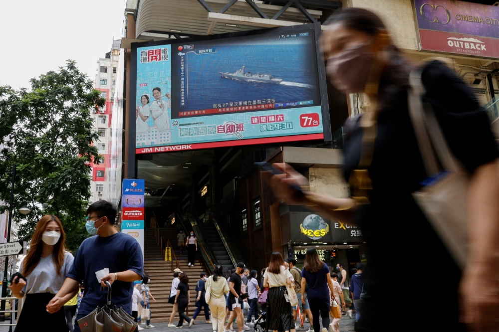 A TV screen shows China's People's Liberation Army has begun military exercises including live firing in the waters and airspace surrounding the island of Taiwan, in Hong Kong, China August 4, 2022. Reuters/Tyrone Siu