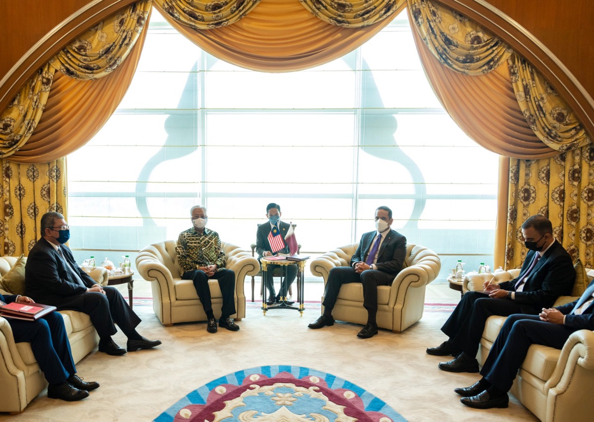 Prime Minister of Malaysia H E Ismail Sabri Yaqoub meeting Deputy Prime Minister and Minister of Foreign Affairs H E Sheikh Mohammed bin Abdulrahman Al Thani, in Putrajaya, yesterday.
