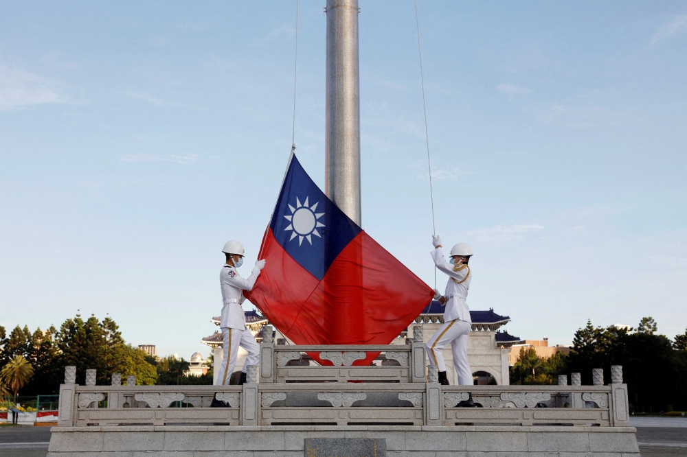 Honour guard members take part in a flag-raising ceremony at Chiang Kai-shek Memorial Hall in Taipei, Taiwan August 6, 2022. Reuters/Jameson Wu/File Photo