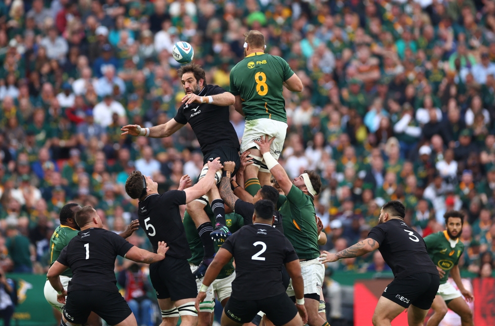 New Zealand's Samuel Whitelock and South Africa's Duane Vermeulen in action during a lineout REUTERS/Siphiwe Sibeko