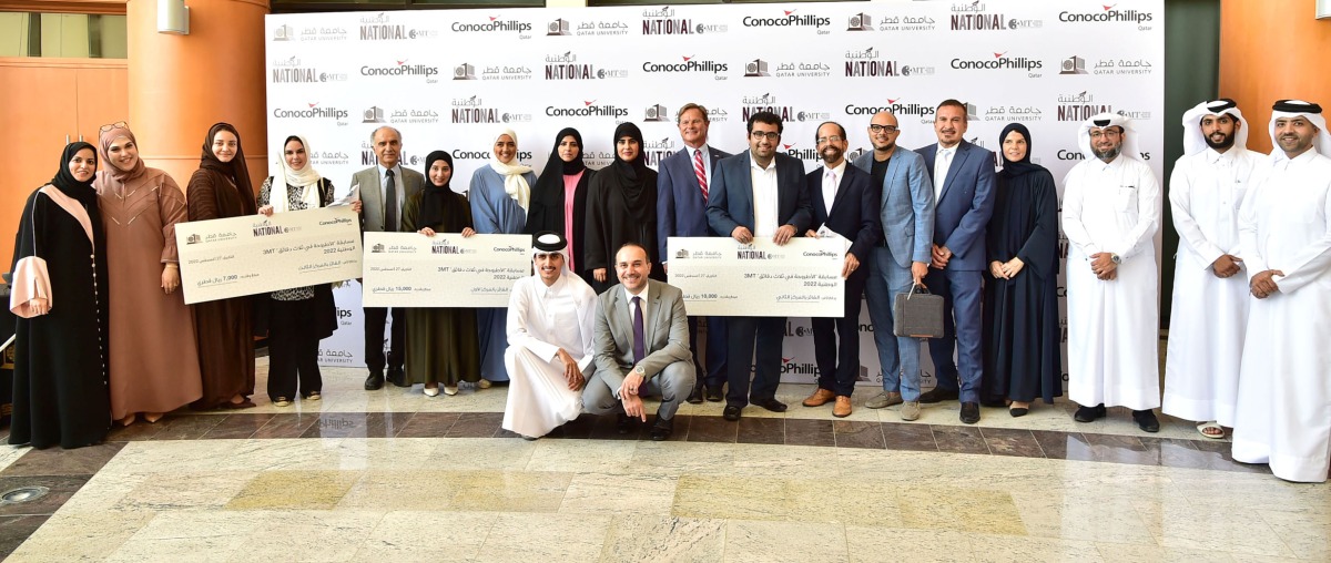 Winners of the National Three Minute Thesis (3MT) Competition 2022 pose with the officials. 