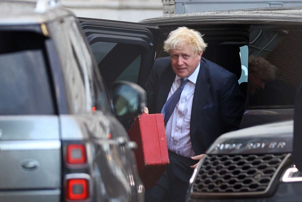 British Prime Minister Boris Johnson arrives at Downing Street in London, Britain, September 5, 2022. (REUTERS/Hannah McKay)