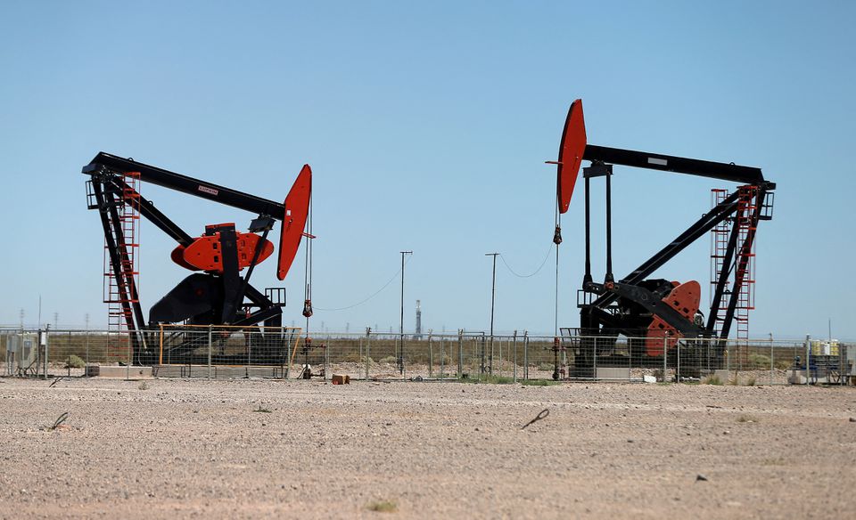 Oil pump jacks are seen at the Vaca Muerta shale oil and gas deposit in the Patagonian province of Neuquen, Argentina, January 21, 2019. REUTERS/Agustin Marcarian