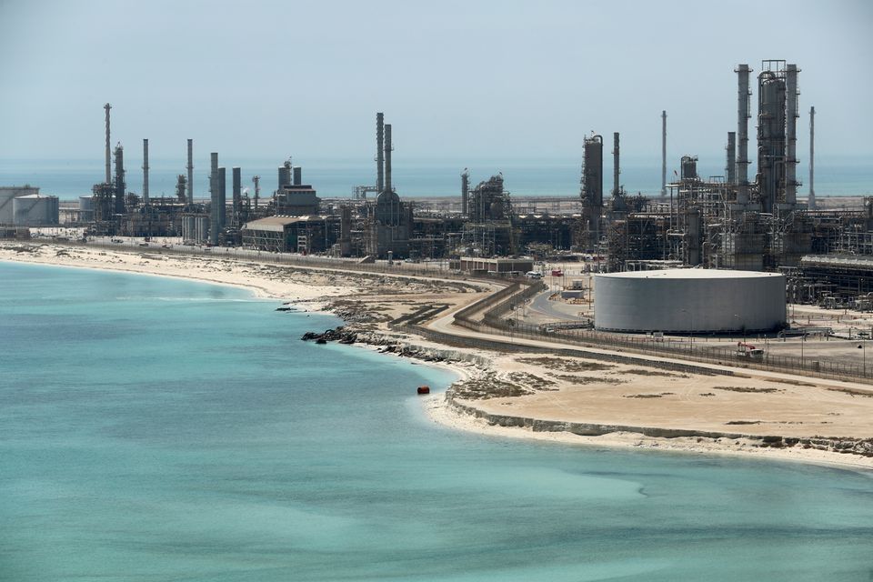 General view of Saudi Aramco's Ras Tanura oil refinery and oil terminal in Saudi Arabia May 21, 2018. REUTERS/Ahmed Jadallah


