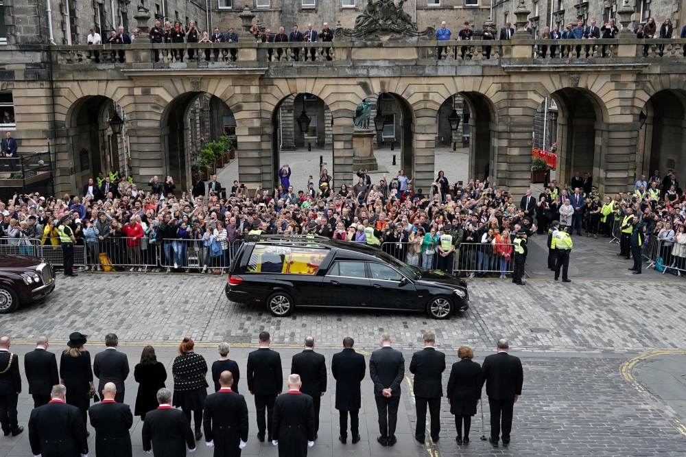 Crowds watch the cortege carrying the coffin of Britain's Queen Elizabeth in Edinburgh, Scotland, on September 11, 2022. Ian Forsyth/Pool via REUTERS