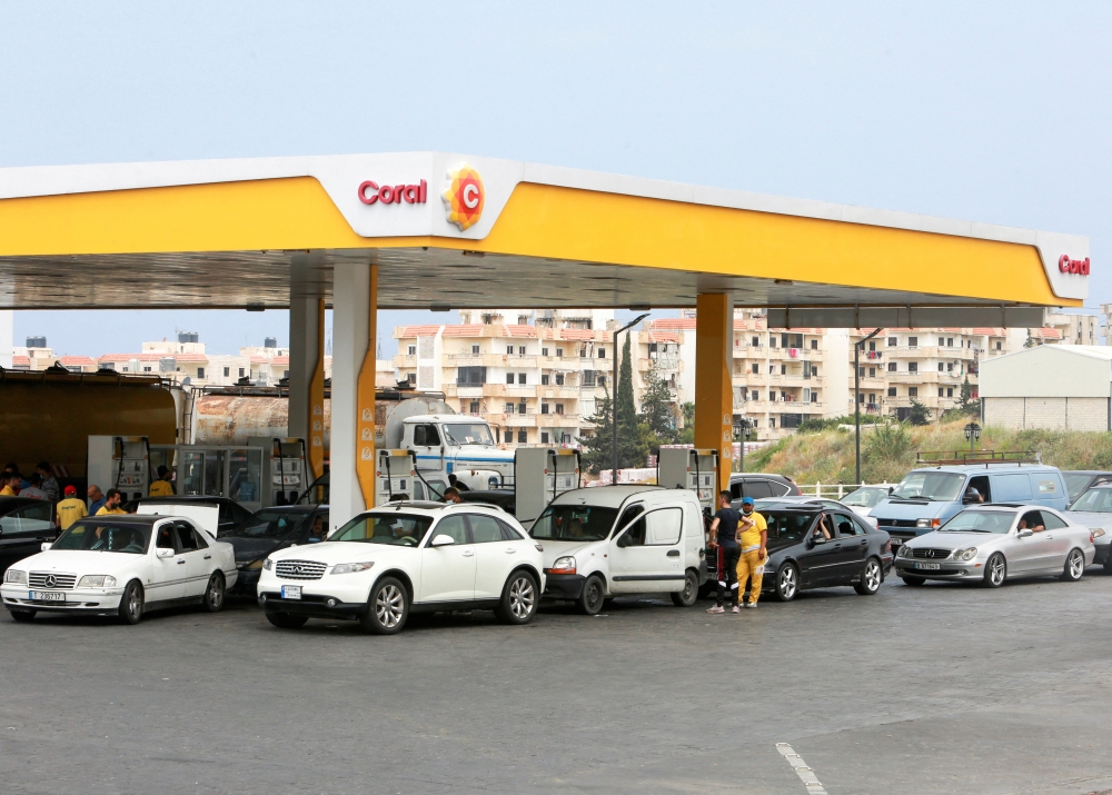 Cars stand in line at a gasoline station as they wait to fuel up in Jiyeh, Lebanon May 10, 2021. Reuters/Aziz Taher/File Photo
 