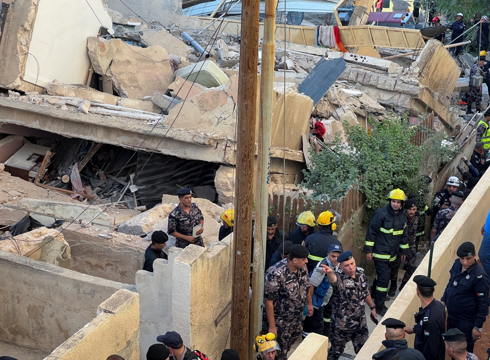 Rescuers work at the site of a four-storey residential building collapse in Amman, Jordan September 13, 2022. REUTERS/Jehad Shelbak