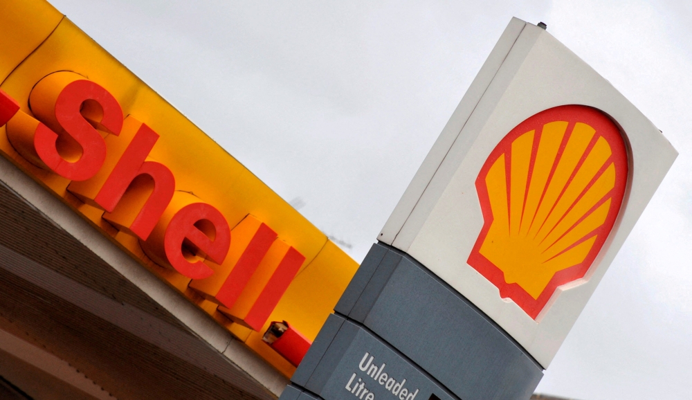 The Royal Dutch Shell logo is seen at a Shell petrol station in London, Britain, January 31, 2008.  File Photo / Reuters