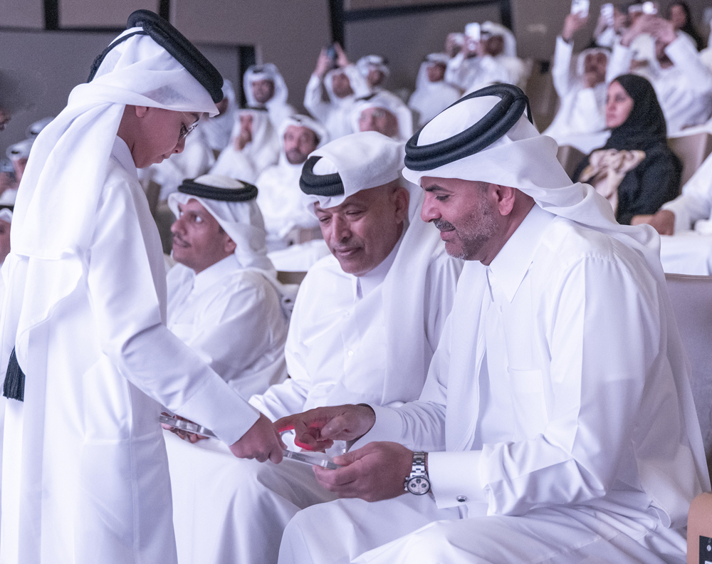 Prime Minister and Minister of Interior H E Sheikh Khalid bin Khalifa bin Abdulaziz Al Thani launching the emblem of the State of Qatar. Speaker of the Shura Council H E Hassan bin Abdullah Al Ghanim
and Their Excellencies Ministers also attended the event.