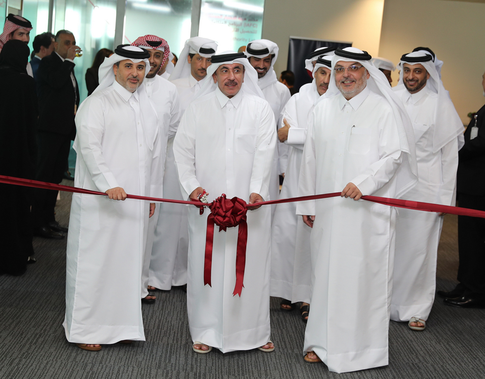 Minister of Transport H E Jassim Saif Ahmed Al Sulaiti, Minister of Municipality H E Dr Abdulla bin Abdulaziz bin Turki Al Subaie, and President of Ashghal Dr. Eng Saad bin Ahmad Al Muhannadi inaugurating ‘Sila Operation Center’.