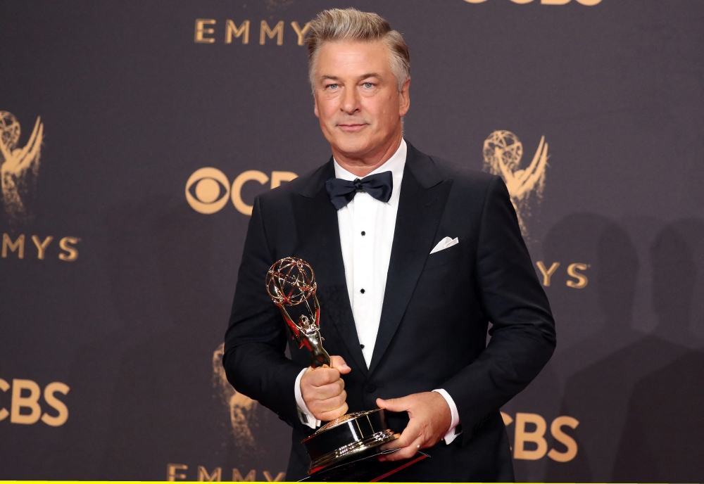 File Photo: Alec Baldwin with his Emmy for Outstanding Supporting Actor in a Comedy Series for 'Saturday Night Live' at the 69th Primetime Emmy Awards, September 17, 2017. (REUTERS/Lucy Nicholson)