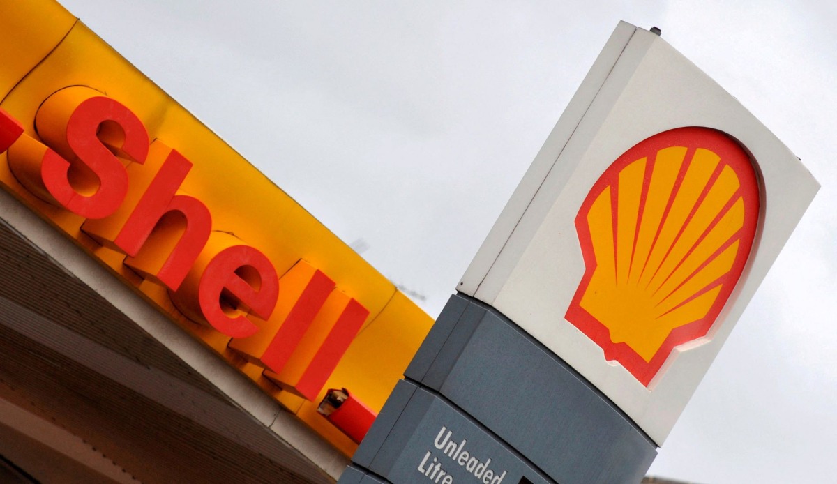 The Royal Dutch Shell logo is seen at a Shell petrol station in London, Britain, on January 31, 2008.  File Photo / Reuters
