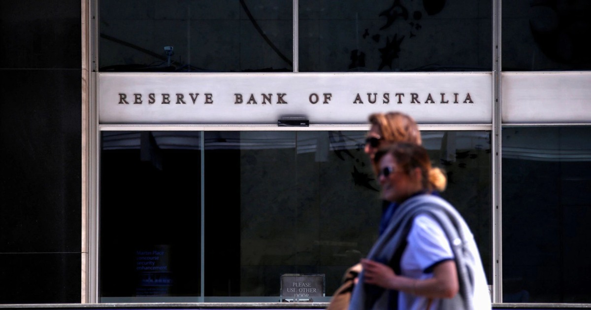 Pedestrians walk past the main entrance to the Reserve Bank of Australia (RBA) head office in central Sydney, Australia, October 3, 2016. Picture taken on October 3, 2016. File Photo / Reuters