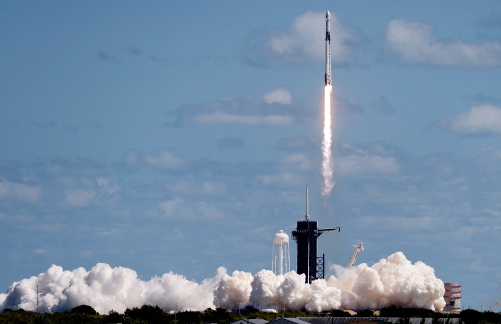 A SpaceX Falcon 9 rocket with the Dragon capsule launches from Pad-39A on the Crew-5 mission carrying crew members commander Nicole Mann, test pilot Josh Cassada, Roscosmos cosmonaut Anna Kikina and Mission Specialist Koichi Wakata from the Japan Aerospace Exploration Agency (JAXA) to the International Space Station from NASA's Kennedy Space Center in Cape Canaveral, Florida, US on October 5, 2022. REUTERS/Joe Skipper