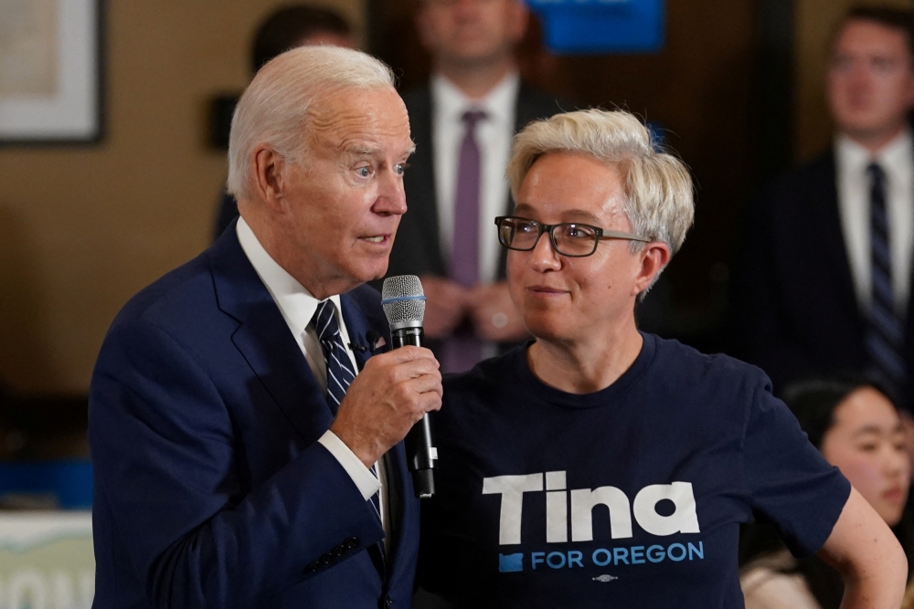 US President Joe Biden and Democratic gubernatorial candidate Tina Kotek participate in a grassroots volunteer event with the Oregon Democrats in Portland, Oregon, US October 14, 2022. Reuters/Kevin Lamarque