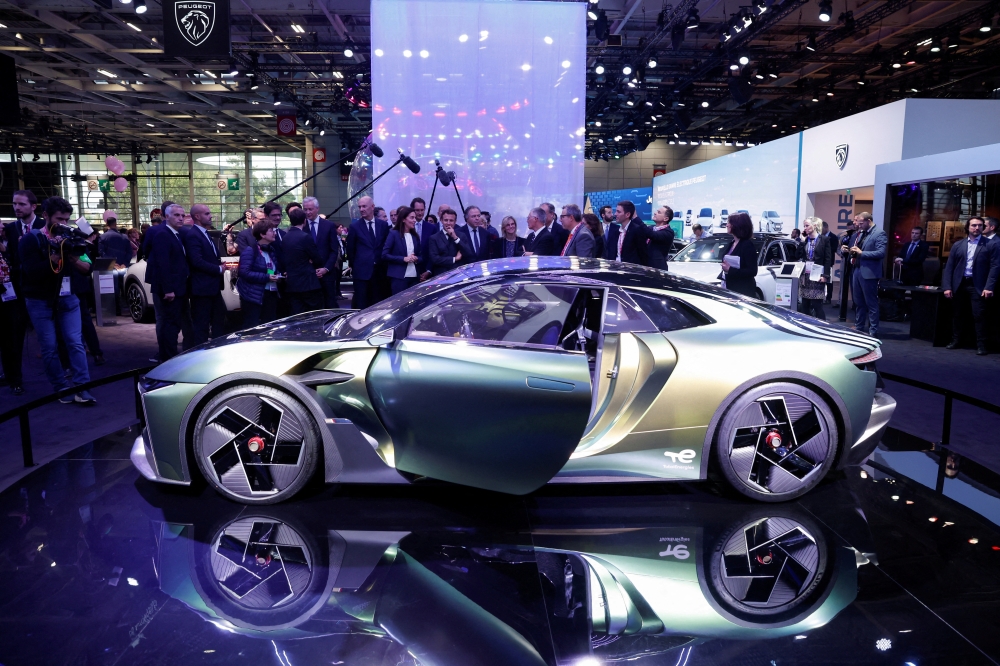 French President Emmanuel Macron views the DS E-Tense Performance car at the 2022 Paris Auto Show in France, October 17, 2022. (REUTERS/Gonzalo Fuentes)