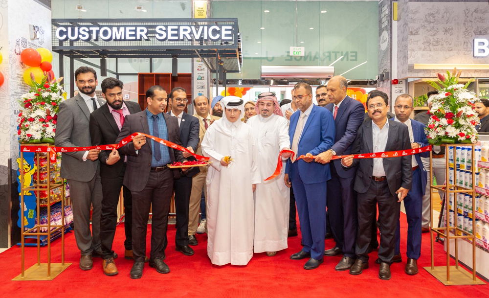 Senior officials during the inauguration of the outlet at Umm Garn.