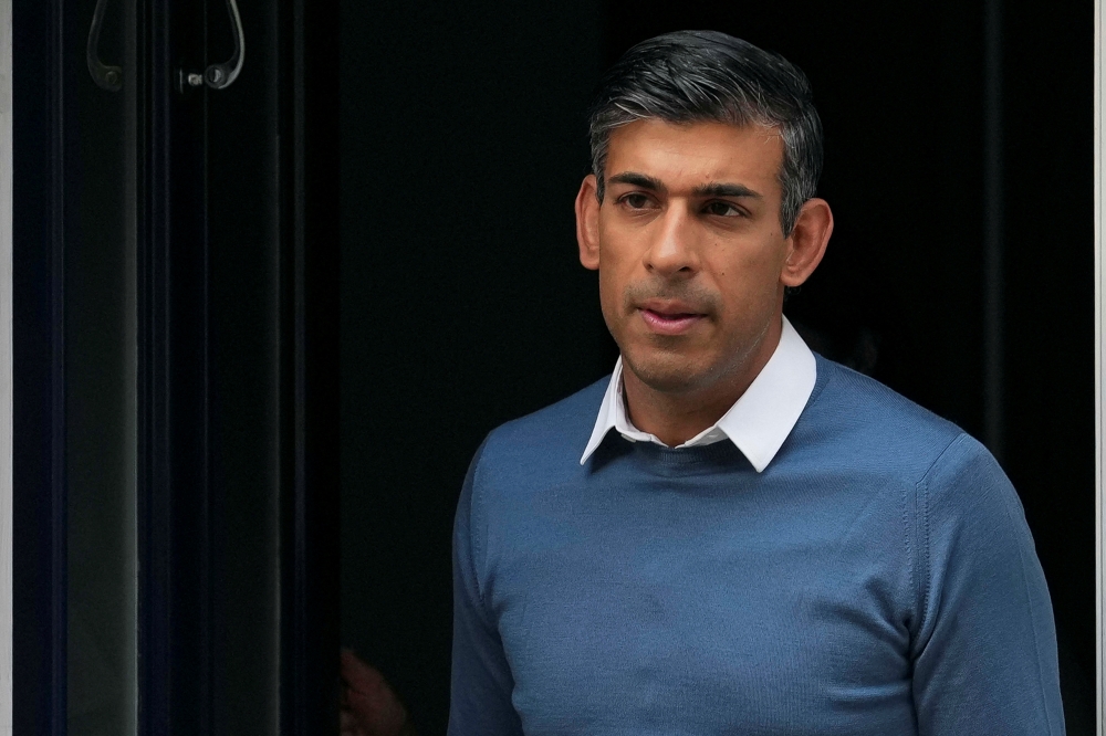 British Conservative MP Rishi Sunak leaves his home address in London, Britain October 22, 2022. REUTERS/Maja Smiejkowska