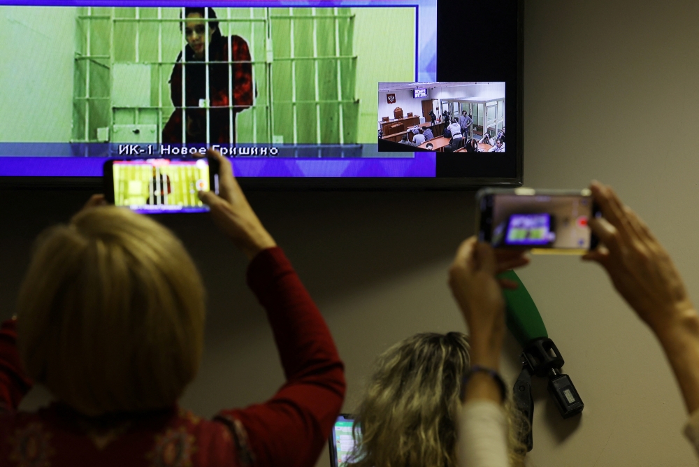 US basketball player Brittney Griner appears on a screen via video link from the detention centre during a court hearing to consider an appeal against her prison sentence, in Krasnogorsk, Moscow Region, Russia, October 25, 2022. (REUTERS/Evgenia Novozhenina)