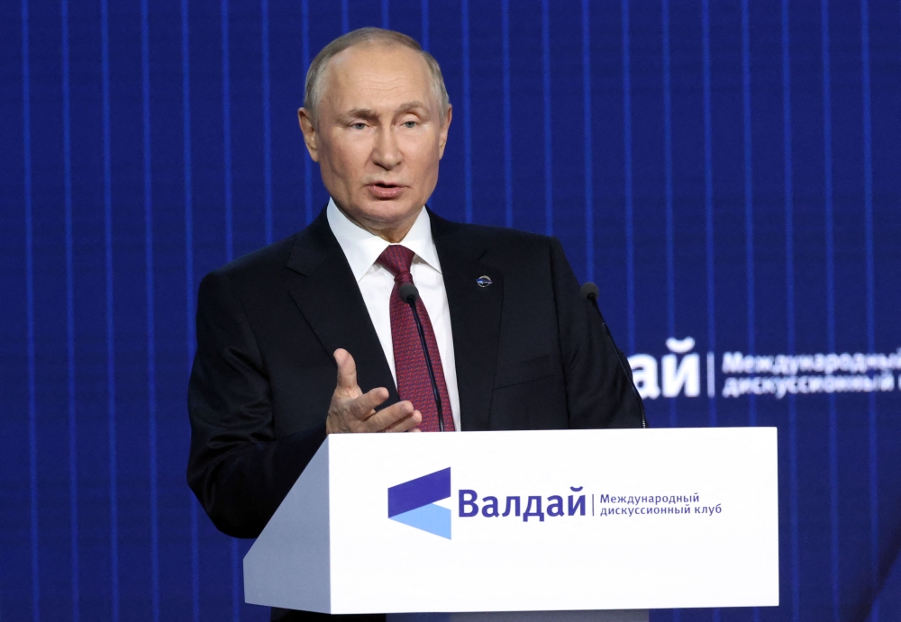 Russian President Vladimir Putin addresses the plenary session of the Valdai Discussion Club forum in the Moscow region on October 27, 2022. (Photo by Sergei KARPUKHIN / SPUTNIK / AFP)