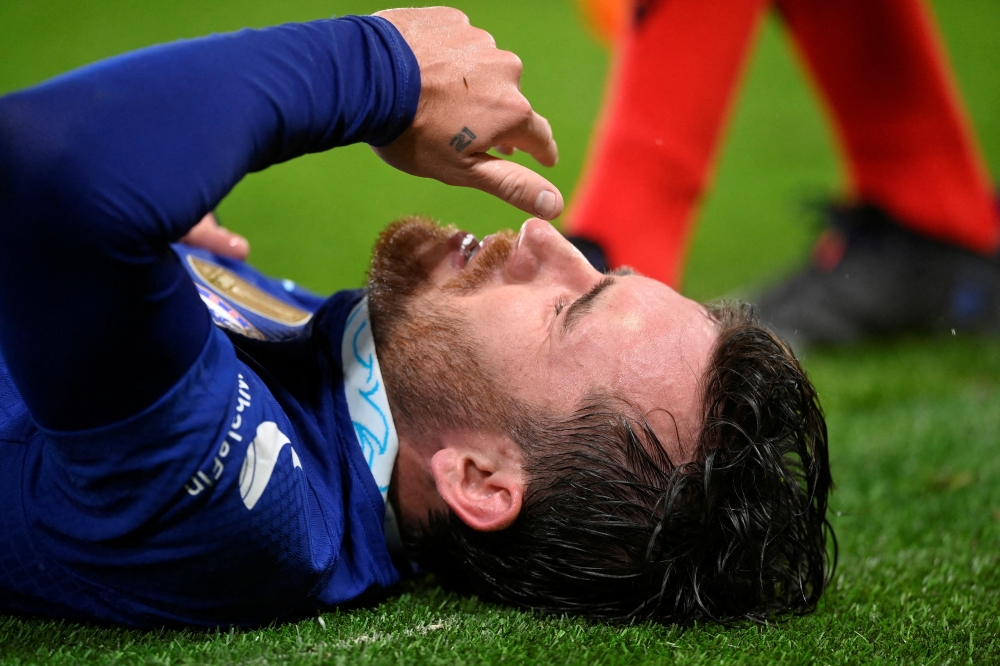 Chelsea's Ben Chilwell down injured during the Champions League Group E match against Dinamo Zagreb at the Stamford Bridge, London, on November 2, 2022.  REUTERS/Toby Melville/File Photo