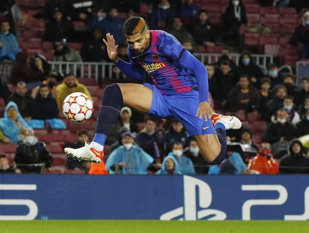 Barcelona defender Ronald Araujo. / Reuters file photo