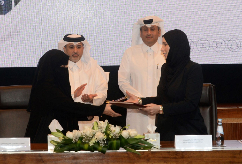 Minister of Municipality H E Dr. Abdullah bin Abdulaziz bin Turki Al Subaie and Assistant Undersecretary for Shared Services Affairs Hamad Khalifa Al Khalifa witnessing an agreement signing ceremony held at the headquarters of the Ministry of Municipality yesterday. Director of Information Systems Department at the Ministry of Municipality, Hamda Abdulaziz Al Ma’deed and Director of Technology for Oracle in Qatar, Lalla Hanane Drissi Belkacemi exchanging documents after signing the agreement.