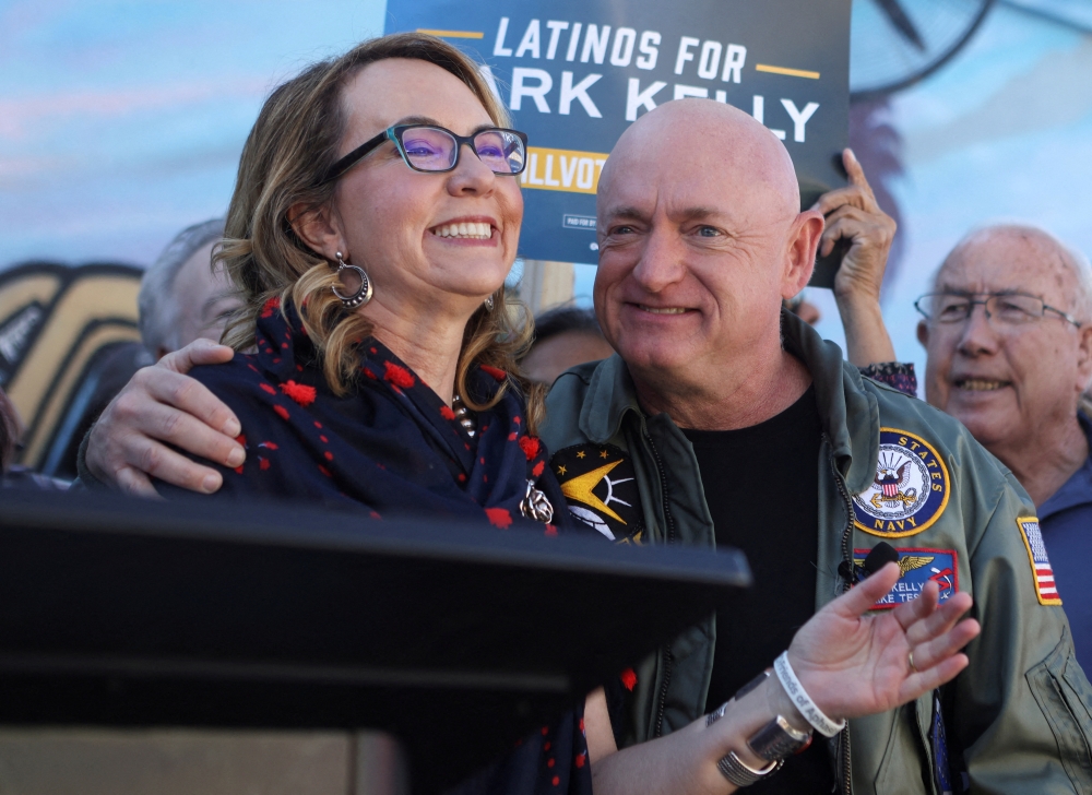 US Senator Mark Kelly (D-AZ) and his wife Gabby Giffords, a former member of the United States House of Representatives, declares victory in his re-election campaign against Republican challenger Blake Masters in the US midterm elections in Phoenix, Arizona, US, November 12, 2022. (REUTERS/Jim Urquhart)