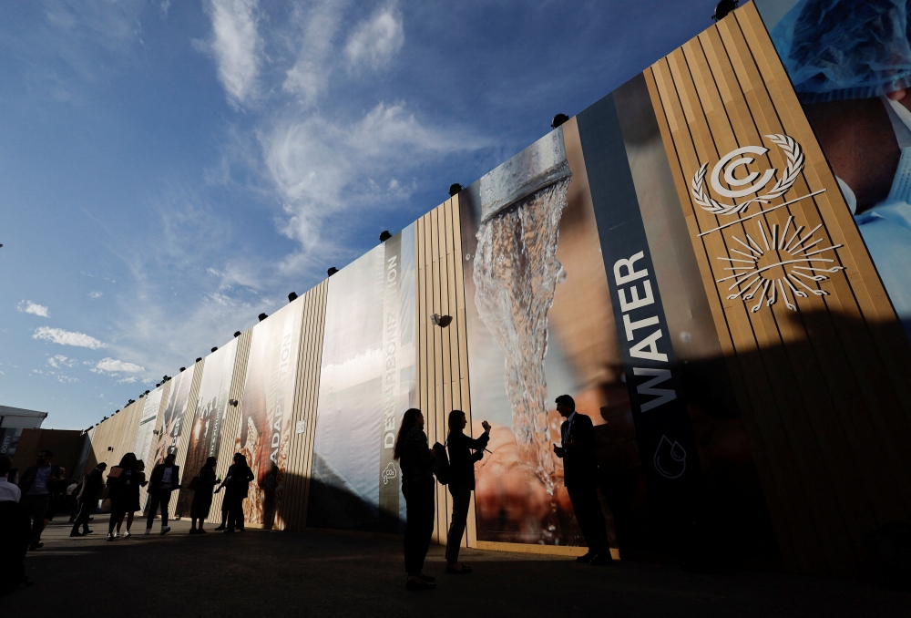 People attend the COP27 climate summit in Sharm el-Sheikh, Egypt, on November 14, 2022. (REUTERS/Mohammed Salem)