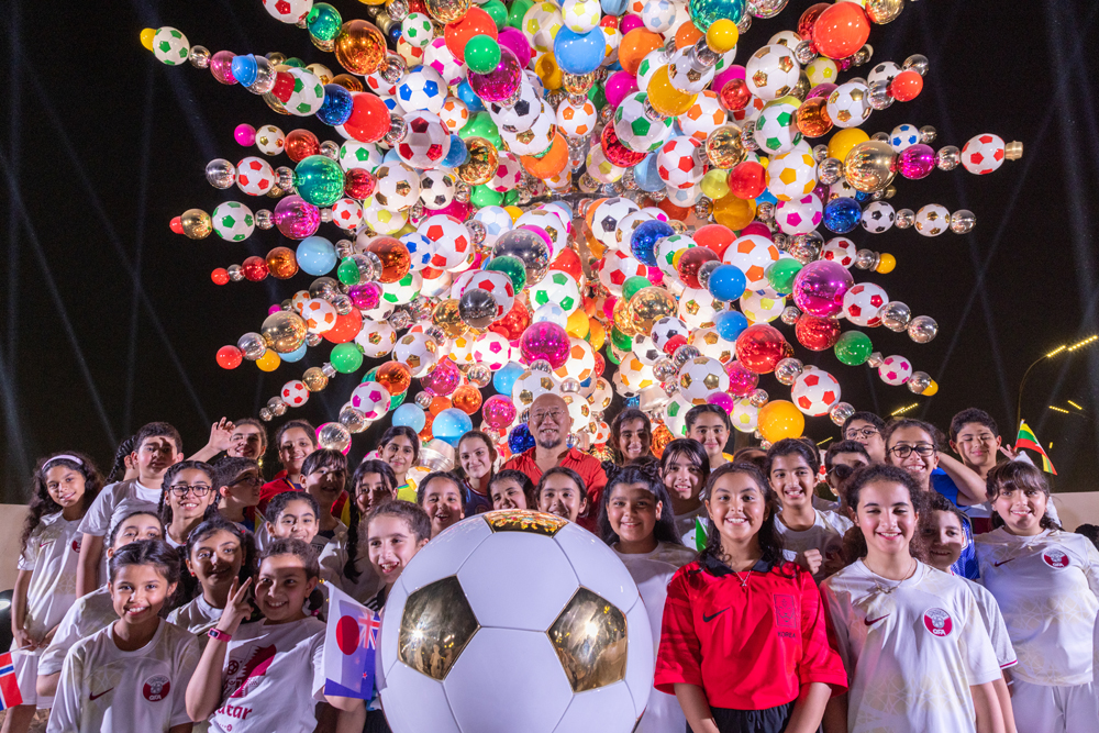 Artist Choi Jeong Hwa with children in front of the artwork ‘Come Together’ in Education City. 