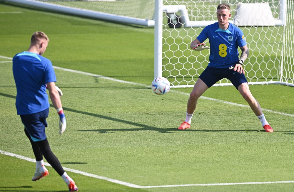 England's goalkeeper Aaron Ramsdale (L) and England's goalkeeper Jordan Pickford take part in a training session at Al Wakrah SC Stadium in Al Wakrah, south of Doha, on November 18, 2022, ahead of the Qatar 2022 World Cup football tournament. (Photo by Paul ELLIS / AFP)