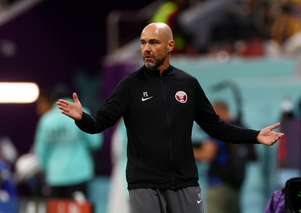  Qatar coach Felix Sanchez reacts during the FIFA World Cup Qatar 2022 opening match against Ecuador at the Al Bayt Stadium in Al Khor on November 20, 2022. REUTERS/Kai Pfaffenbach