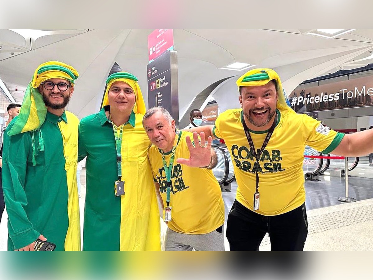 Brazilian fans wearing customised ghutras.