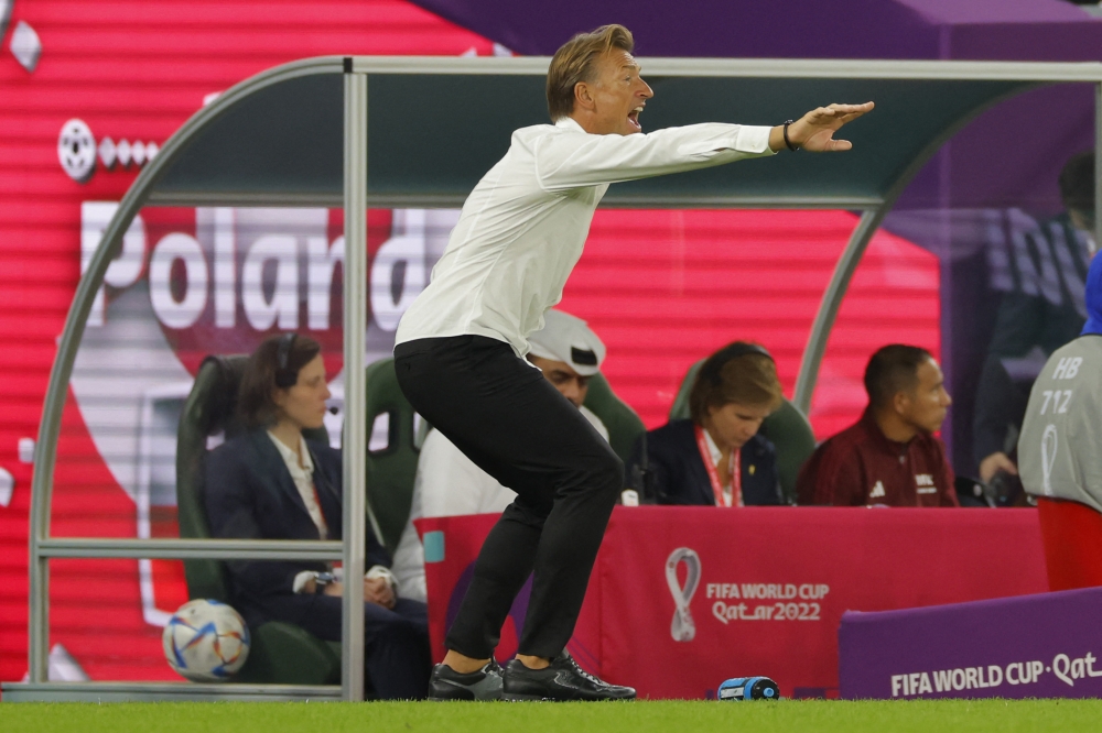 Saudi Arabia's French coach Herve Renard gestures on the touchline during the Qatar 2022 World Cup Group C football match between Poland and Saudi Arabia at the Education City Stadium in Al-Rayyan, west of Doha on November 26, 2022. (Photo by Odd ANDERSEN / AFP)