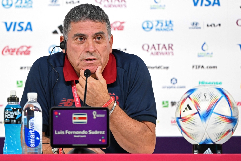 Costa Rica's Colombian coach Luis Fernando Suarez speaks during a press conference at the Qatar National Convention Center (QNCC) in Doha on November 26, 2022, on the eve of the Qatar 2022 World Cup football match between Japan and Costa Rica. (Photo by Raul ARBOLEDA / AFP)
